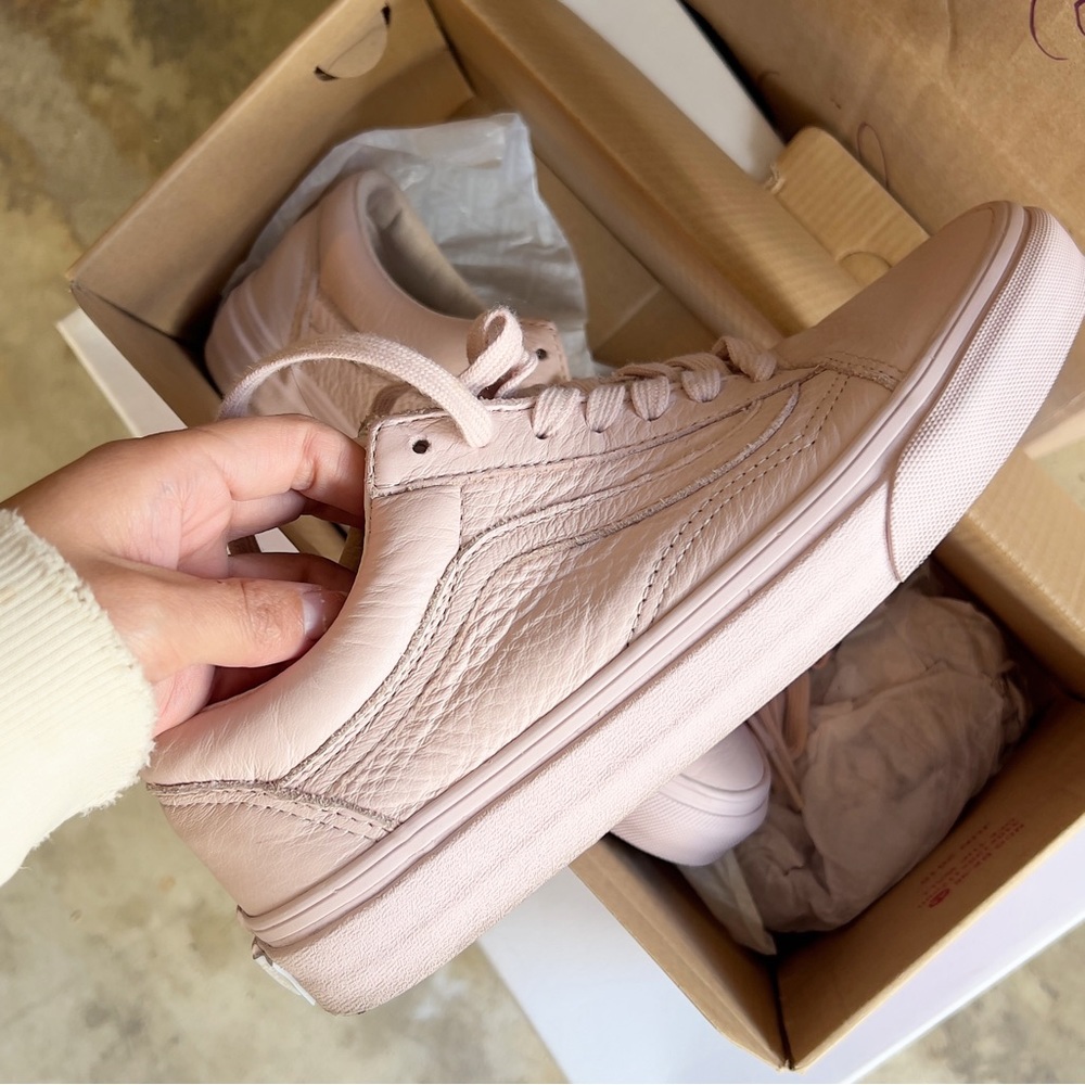 NEW Vans Old Skool Pink Leather Sneakers - Size 7 wmns